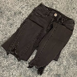Black American Eagle ripped skinny jeans